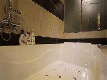 Local Stitch Hotel 2*