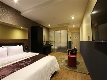 Hotel Local Stitch 2*